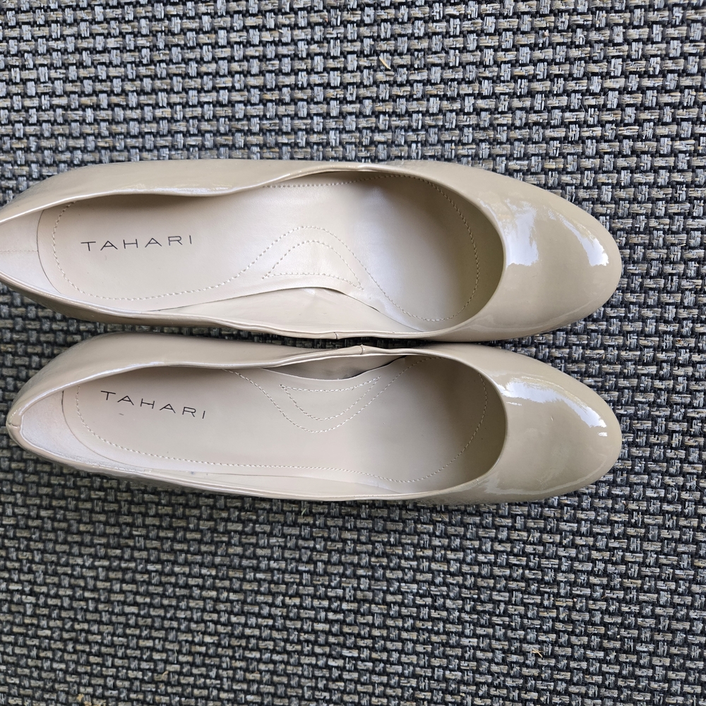 Tahari Cream Heels Elegant Design
